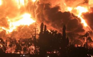 Ogroman požar u rafineriji nafte u Indoneziji, evakuisano 950 ljudi